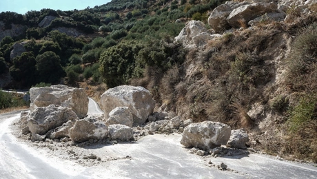 Κατολίσθηση σε επαρχιακό δρόμο