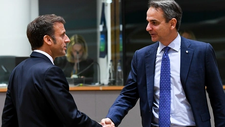 Ο Κυριάκος Μητσοτάκης και ο Εμάνουελ Μακρόν