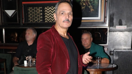 Ο Σταμάτης Γαρδέλης σε νυχτερινή του έξοδο