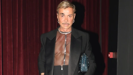 Ο Λάκης Γαβαλάς σε νυχτερινή του έξοδο