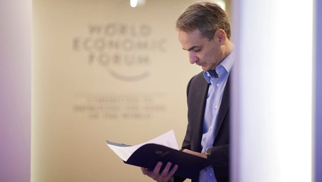 mitsotakis davos.jpg