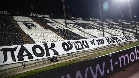 Πανό του ΠΑΟΚ για τον Βασίλη Καρρά
