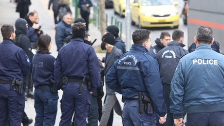 Σεπόλια: Η μεταγωγή των κατηγορούμενων στο δικαστήριο