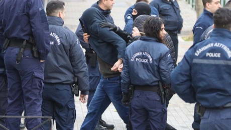 Σεπόλια: Η μεταγωγή των κατηγορούμενων στο δικαστήριο