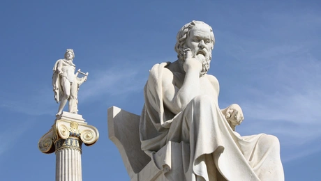 Τα αγάλματα του Πλάτωνα και του Απόλλωνα στην Ακαδημία