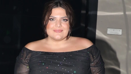 Η Δανάη Μπάρκα σε νυχτερινή της έξοδο