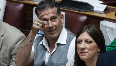 Ζωή Κωνσταντοπούλου και Διαμαντής Καραναστάσης στη Βουλή