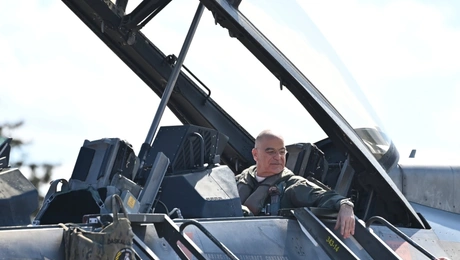 Πτήση Δένδια με F-16 Viper
