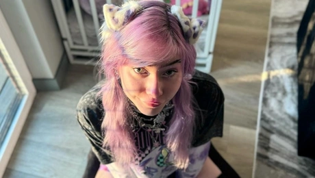 Η Meow Dalyn δηλώνει ότι αναγνωρίζει τον εαυτό της ως σκύλο
