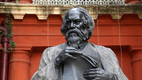 Άγαλμα εις μνήμην του συγγραφέα 