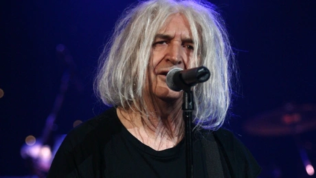 Νίκος Καρβέλας