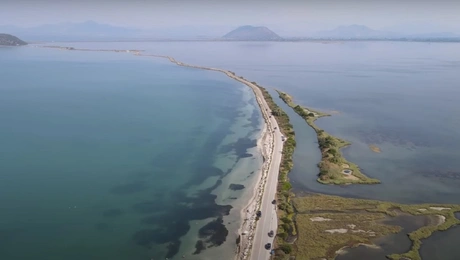 Η μαγευτική διαδρομή πάνω από το νερό