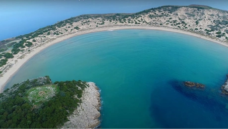 Η παραλία «δύο σε ένα»