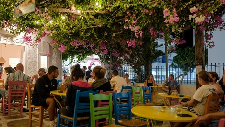 Ελληνική ταβέρνα στην Ίο