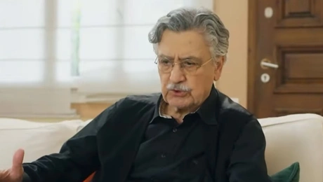 Ο Ισίδωρος σε σκηνή της σειράς «Η Γη της Ελιάς»
