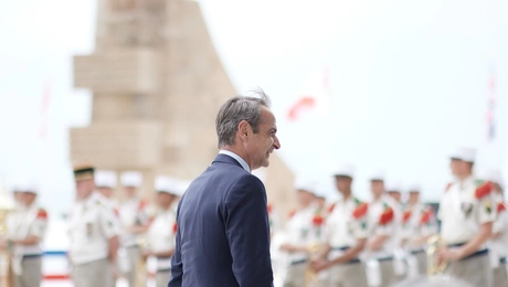 Ο Κυριάκος Μητσοτάκης σε φρεγάτα Belharra