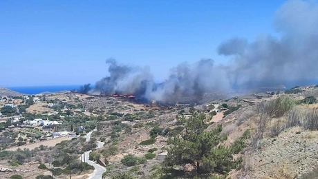 Φωτιά τώρα στη Σύρο