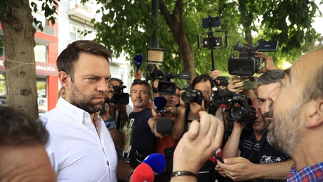 Ο Στέφανος Κασσελάκης με εργαζομένους της Αυγής