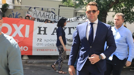 Ο Κασσελάκης με εργαζομένους της Αυγής