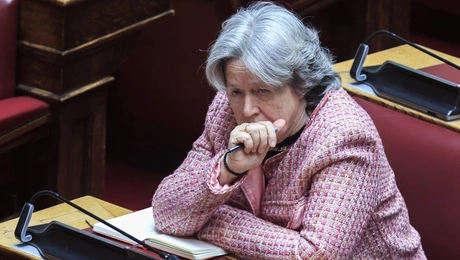 Η Αθηνά Λινού