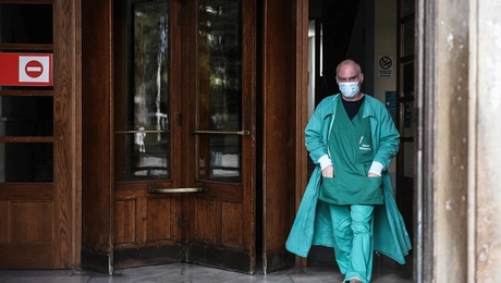 Ο κορονοϊός ασκεί πίεση στα νοσοκομεία