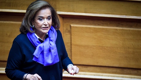 Η Ντόρα Μπακογιάννη στη Βουλή