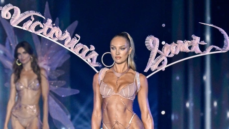 Η Κάντις Σουάνπολ στο Victoria's Secret Fashion Show