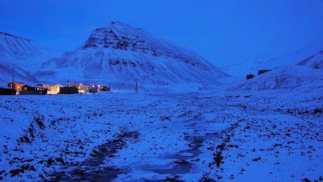 Polar-Night_Longyearbyen