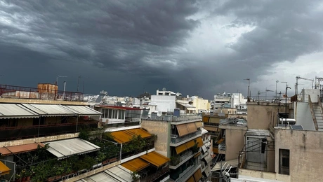 Βρέχει τώρα στην Αθήνα