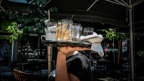 Εργαζόμενος σε εστίαση