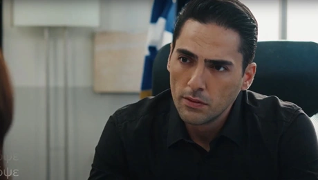 Η Γη της Ελιάς: Ο Κουράκος σε σκηνή της σειράς