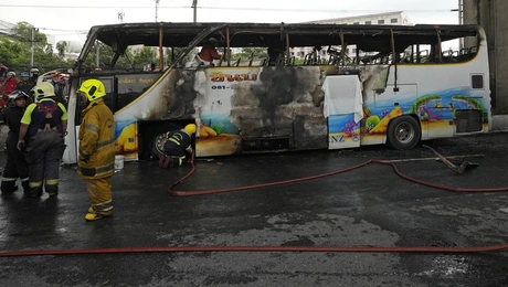 Φωτιά σε σχολικό λεωφορείο στην Ταϊλάνδη