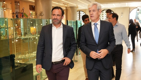 Αριστερά ο κ. Jason Kasler Cognita Group M&A Director Δεξιά ο κ. Κωνσταντίνος Δούκας Διευθύνων Σύμβουλος των Εκπαιδευτηρίων Δούκα