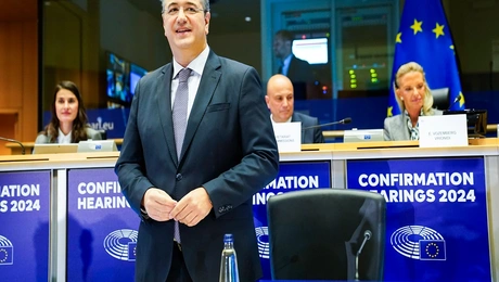 Απόστολος Τζιτζικώστας