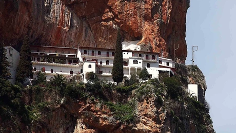μονη