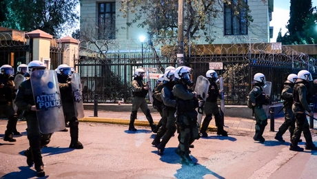 Μονάδες των ΜΑΤ στην Ευελπίδων