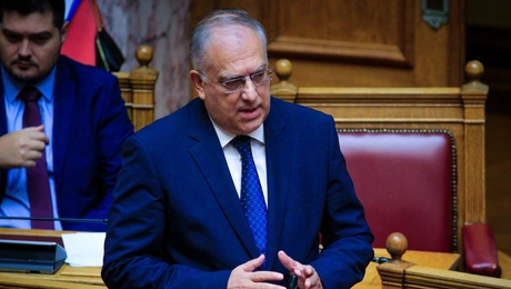 Ο Τάκης Θεοδωρικάκος στη Βουλή