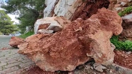 Αποκολλήθηκε βράχος στην Ακροναυπλία