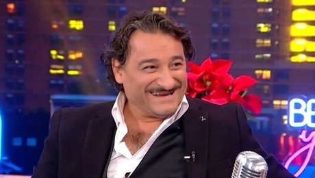 Ο Βασίλης Χαραλαμπόπουλος στο The 2Night Show