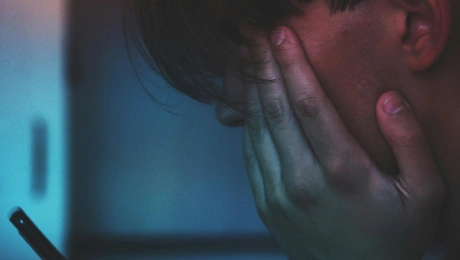 κινητό στο μπάνιο