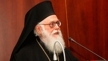 Ο Αρχιεπίσκοπος Αλβανίας, Αναστάσιος