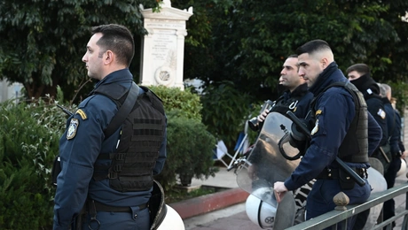 Αστυνομικοί στο σημείο των Ιμίων