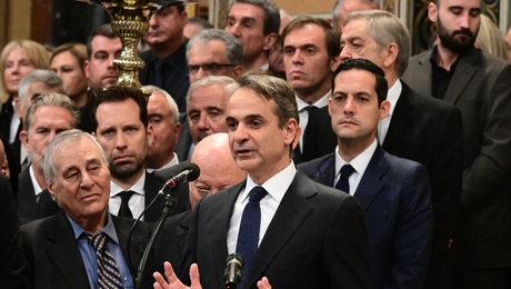 Ο Κυριάκος Μητσοτάκης στην κηδεία Σημίτη