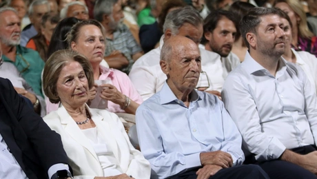 Συλλυπητήρια Ανδρουλάκη στη Δάφνη Σημίτη για τον θάνατο του Κώστα Σημίτη