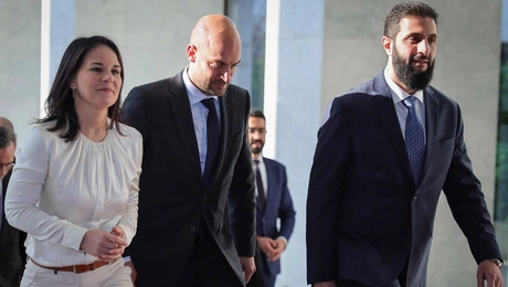 Ο Αλ Γκολάνι με την Μπέρμποκ και τον Μπαρό