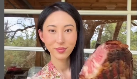 Η influencer και πρώην vegan Bella