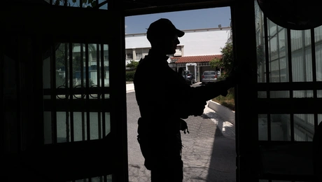Φύλακας σε κατάστημα κράτησης