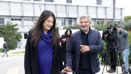 Γιώργος Πατούλης και Νάνσυ Κοίλου πήραν εξιτήριο από το μαιευτήριο με τον γιο τους
