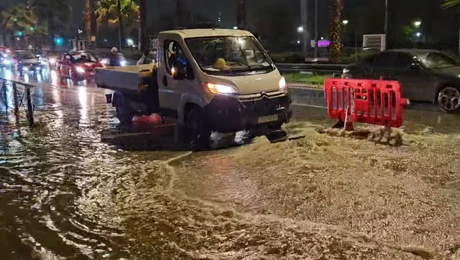 Όχημα της ΕΥΔΑΠ στην Ποσειδώνος