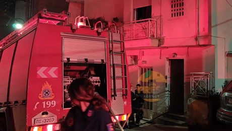 Φωτιά σε σπίτι στο Περιστέρι